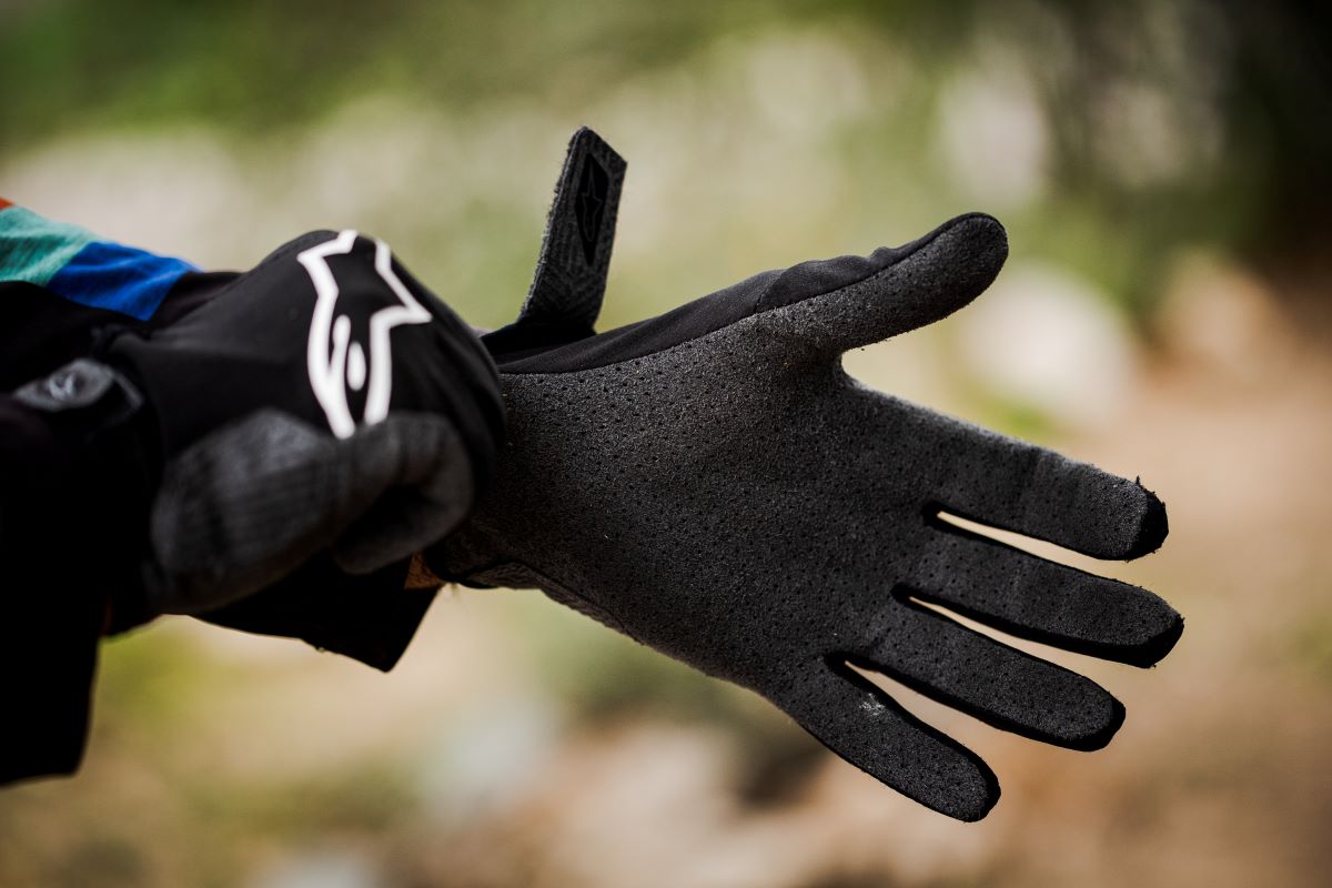 Test: Probamos los guantes Alpinestars Freeride: protección, tacto y agarre