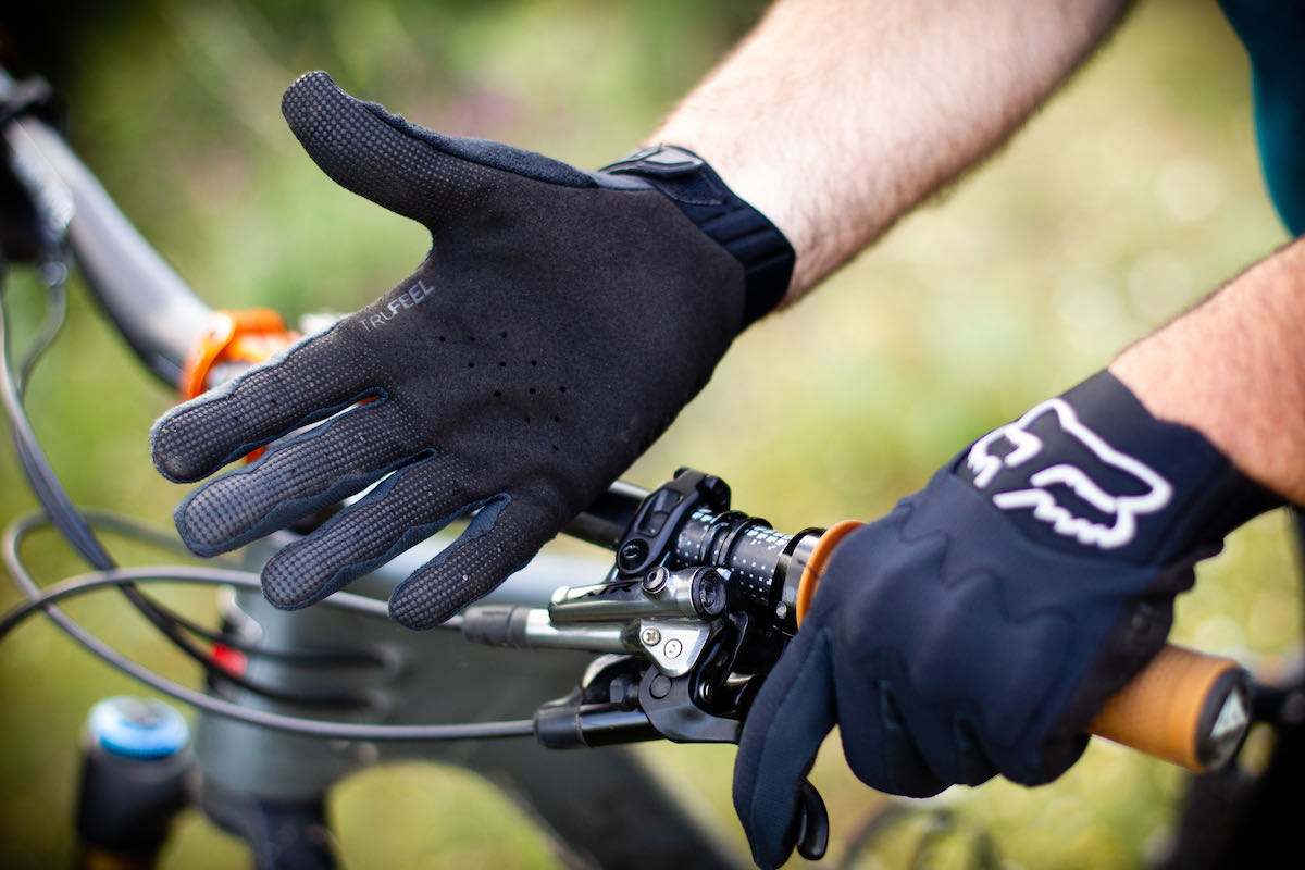 Cómo elegir unos guantes de ciclismo 