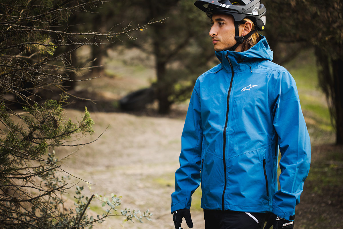 Test: Probamos la chaqueta Alpinestars Sierra Waterproof: impermeable, y  abrigada, pero transpirable